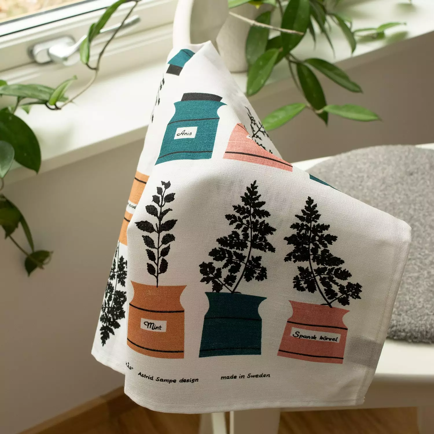 Almedahls Perssons Kryddskåp Küchentuch, Grün/Rosa 3 Almedahls Perssons Kryddskåp Küchentuch, Grün/Rosa – Bild 3