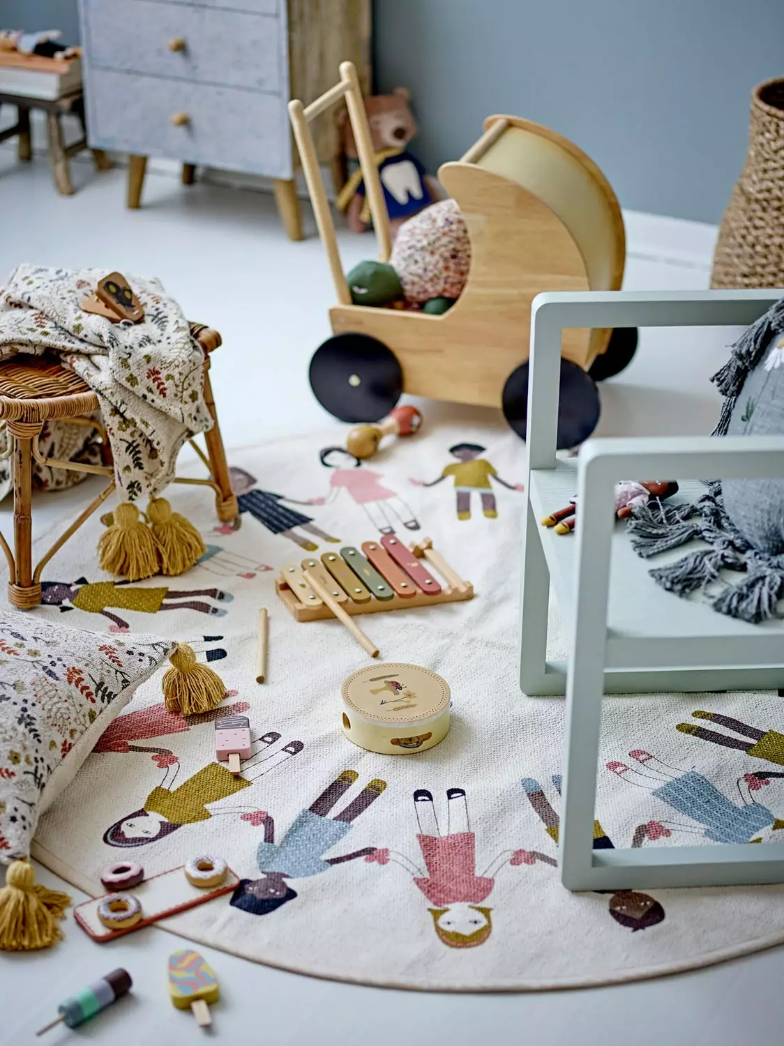 Bloomingville Friends Baumwollteppich Ø130 Cm 4 Bloomingville Friends Baumwollteppich Ø130 Cm – Bild 4