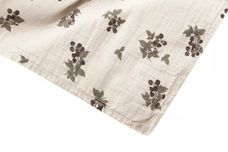 Garbo & Friends Blackberry Muslin Babydecke, 110x110 Cm 2 Garbo & Friends Blackberry Muslin Babydecke, 110x110 Cm – Bild 2