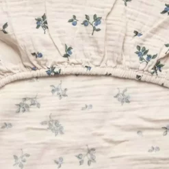 Garbo & Friends Blueberry Muslin Spannbetttuch, 60x120 Cm -Kindertextilien Verkäufe garbo friends blueberry muslin fitted sheet 2 2