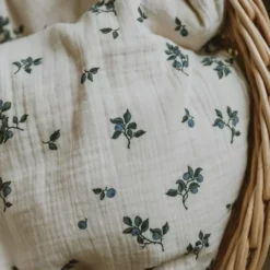 Garbo & Friends Blueberry Muslin Babydecke, 110x110 Cm -Kindertextilien Verkäufe garbo friends blueberry muslin swaddle blanket 110x110 cm 0
