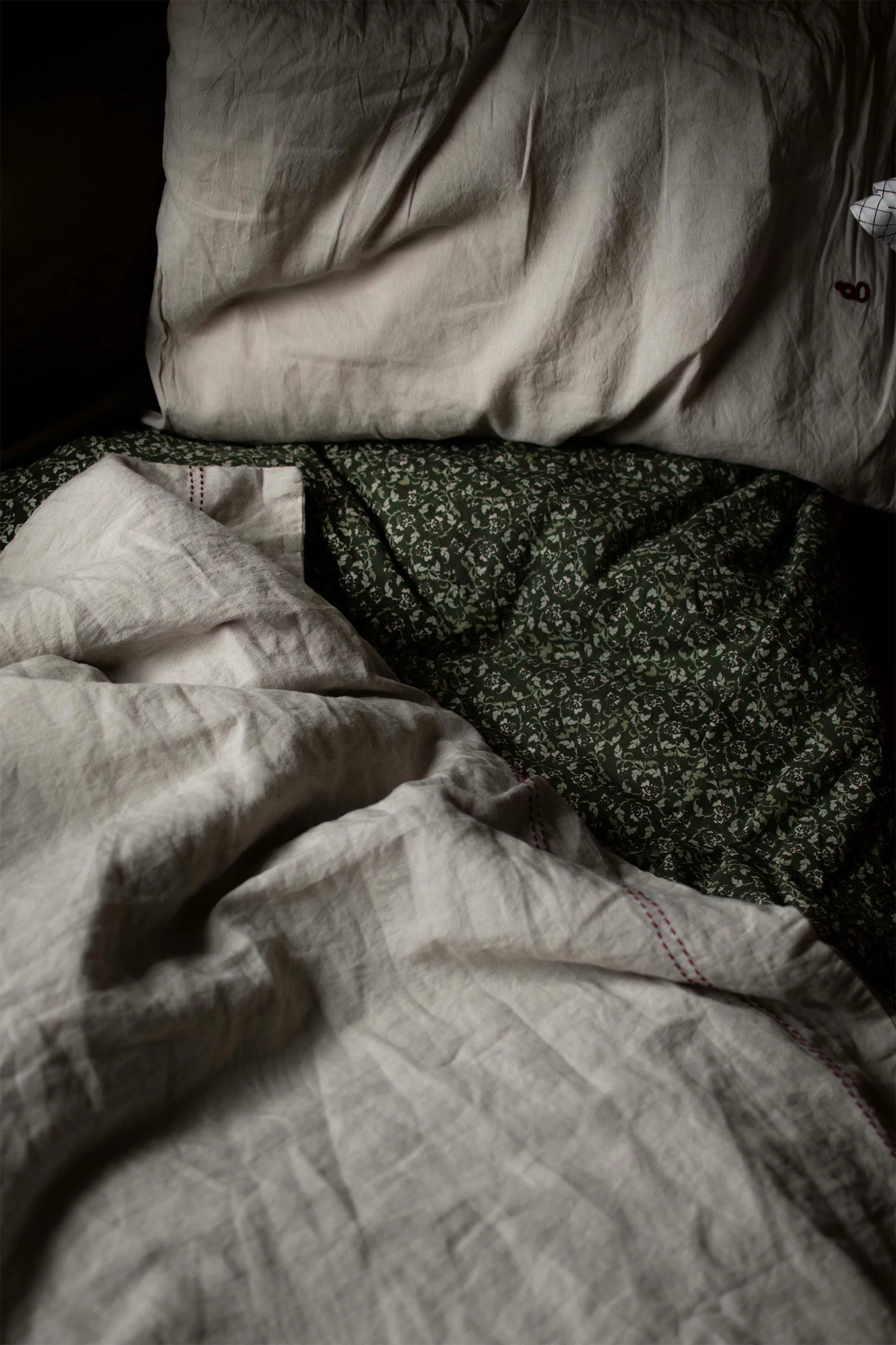 Garbo & Friends Floral Moss Baby Bedset, Dark Moss Green 3 Garbo & Friends Floral Moss Baby Bedset, Dark Moss Green – Bild 3