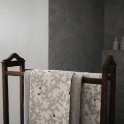 Garbo & Friends Pomegranate Badetuch, 70x140 Cm -Kindertextilien Verkäufe garbo friends pomegranate terry bath towel 3