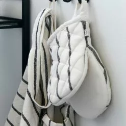 House Doctor Dry Ofenhandschuh Weiß / Schwarz 7 House Doctor Dry Ofenhandschuh Weiß / Schwarz -Kindertextilien Verkäufe house doctor dry ofenhandschuh wei schwarz 3