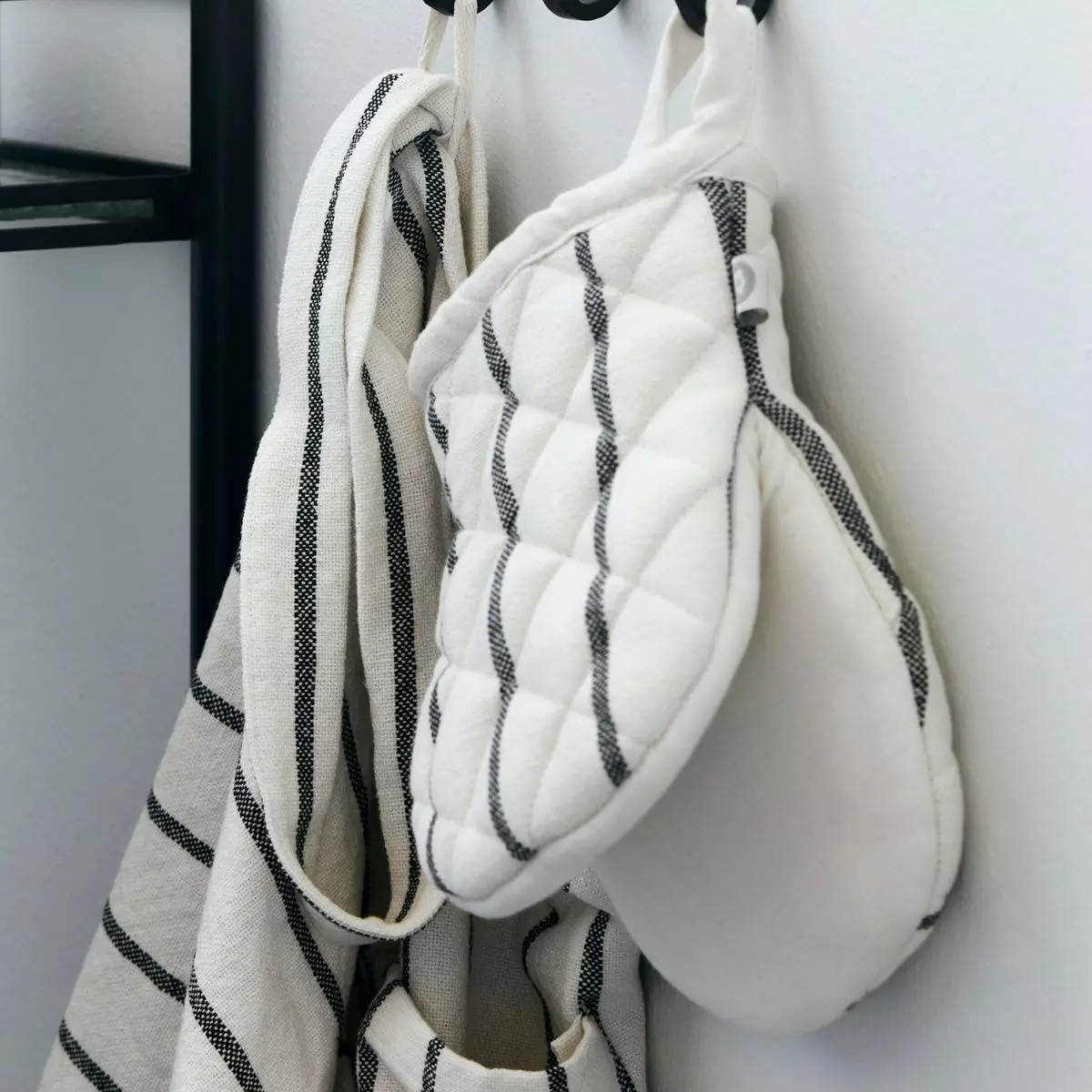 House Doctor Dry Ofenhandschuh Weiß / Schwarz 4 House Doctor Dry Ofenhandschuh Weiß / Schwarz – Bild 4