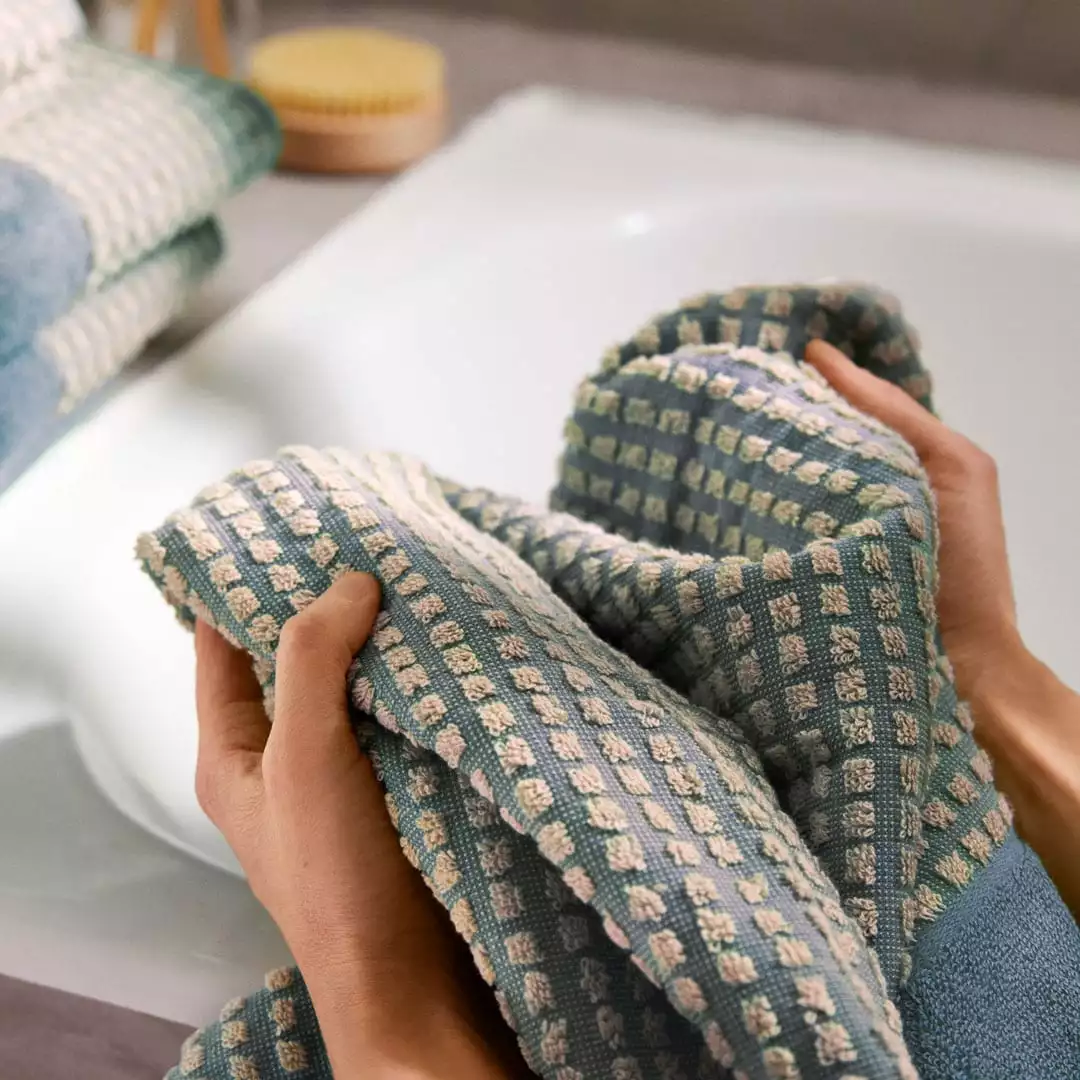 Juna Check Handtuch 50x100 Cm, Hellblau / Sand 4 Juna Check Handtuch 50x100 Cm, Hellblau / Sand – Bild 4