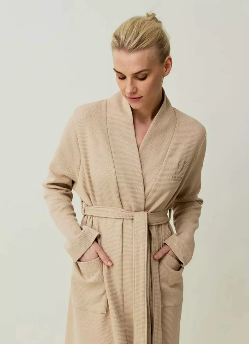 Lexington Aubrey Cotton Waffle Bademantel L, Beige 3 Lexington Aubrey Cotton Waffle Bademantel L, Beige – Bild 3