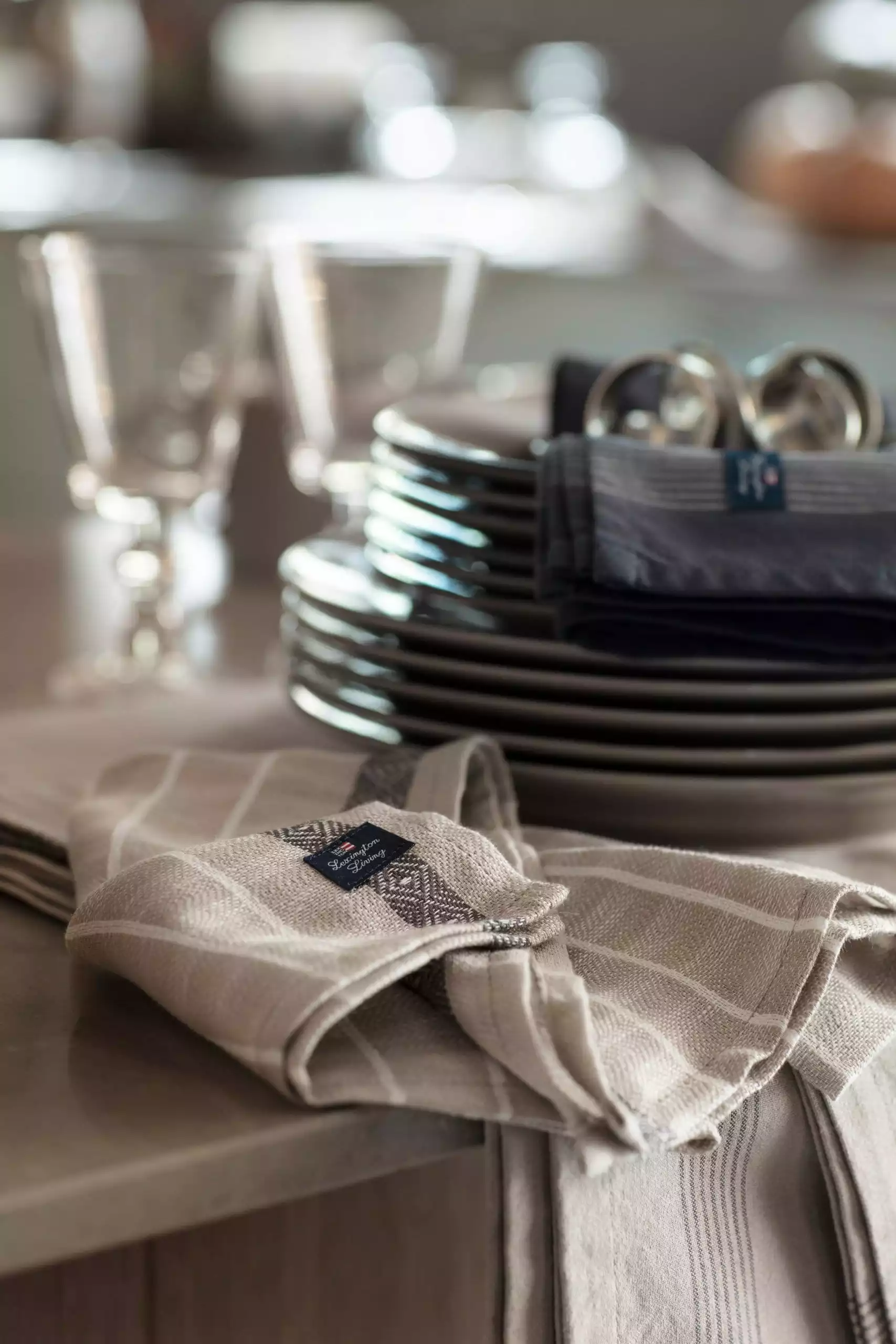 Lexington Oxford Tischläufer 50x250 Cm, Beige / Dunkelgrau 2 Lexington Oxford Tischläufer 50x250 Cm, Beige / Dunkelgrau – Bild 2