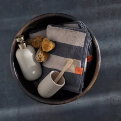 Mette Ditmer Aros Handtuch Sand, 70x135 Cm -Kindertextilien Verkäufe mette ditmer aros handtuch sand 1 scaled