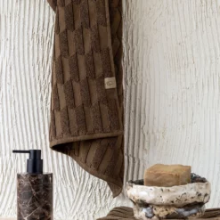 Mette Ditmer Geo Handtuch Chocolate, 50x90 Cm -Kindertextilien Verkäufe mette ditmer geo guest towel w40xl55 cm chocolate 8