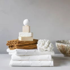 Mette Ditmer Geo Handtuch Off-white, 70x133 Cm -Kindertextilien Verkäufe mette ditmer geo handtuch off white 3 1 scaled