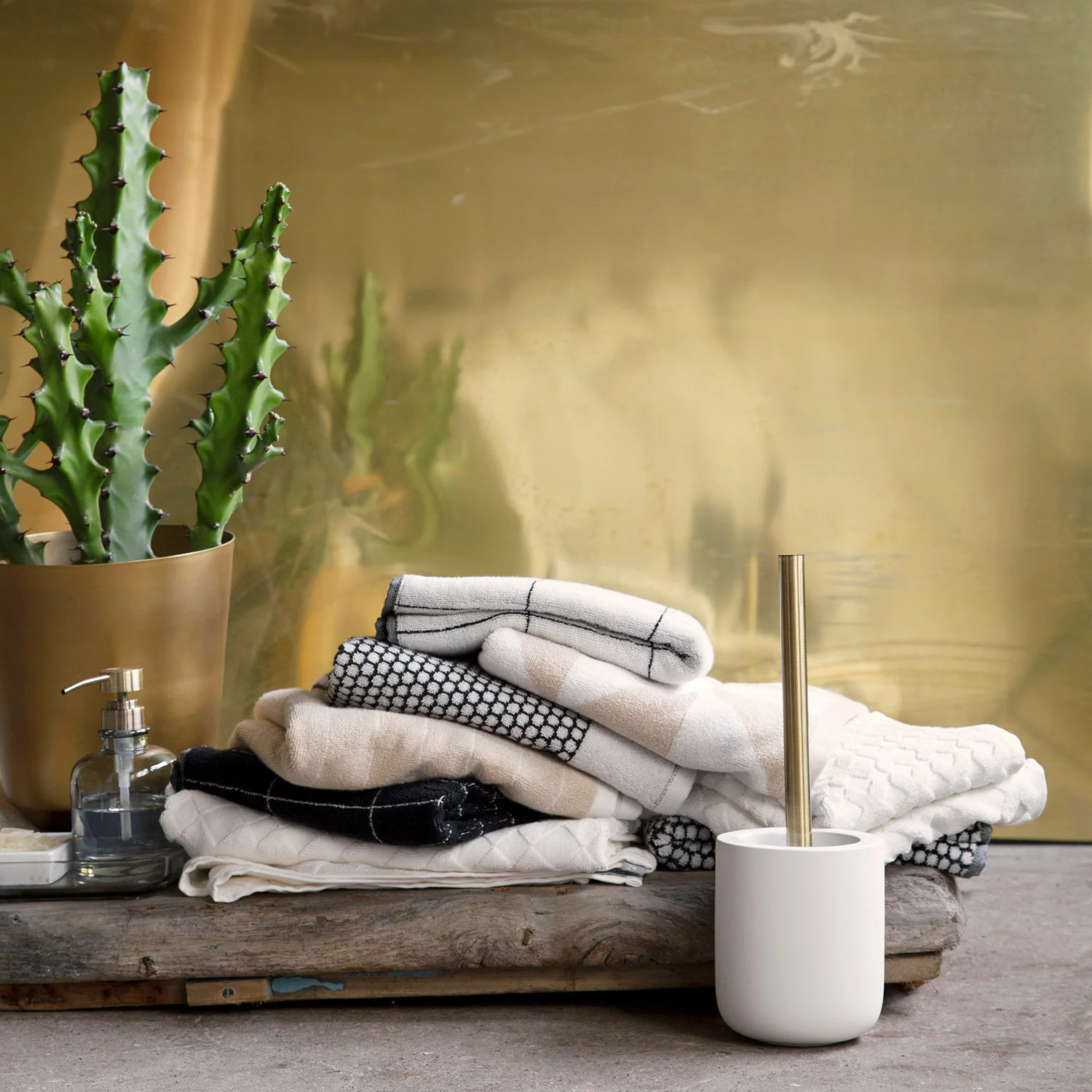 Mette Ditmer Grid Handtuch Schwarz/Off-White, 30x60cm 4 Mette Ditmer Grid Handtuch Schwarz/Off-White, 30x60cm – Bild 4