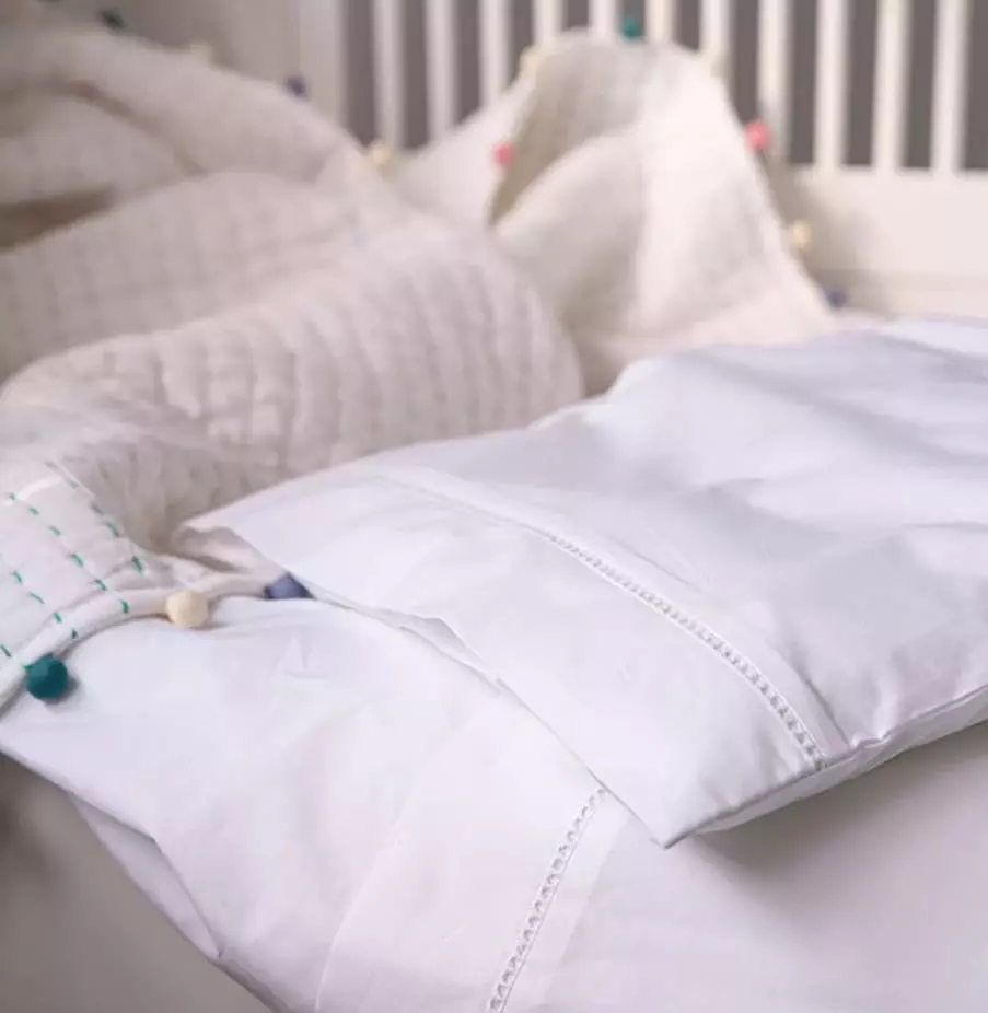 Mille Notti Dolce Baby Kissenbezug 35x35cm, Weiß 2 Mille Notti Dolce Baby Kissenbezug 35x35cm, Weiß – Bild 2