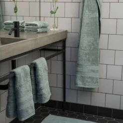 Mille Notti Fontana Handtuch 70x140cm, Graugrün EKO -Kindertextilien Verkäufe mille notti fontana handtuch 100x150cm graugrun eko 2 scaled