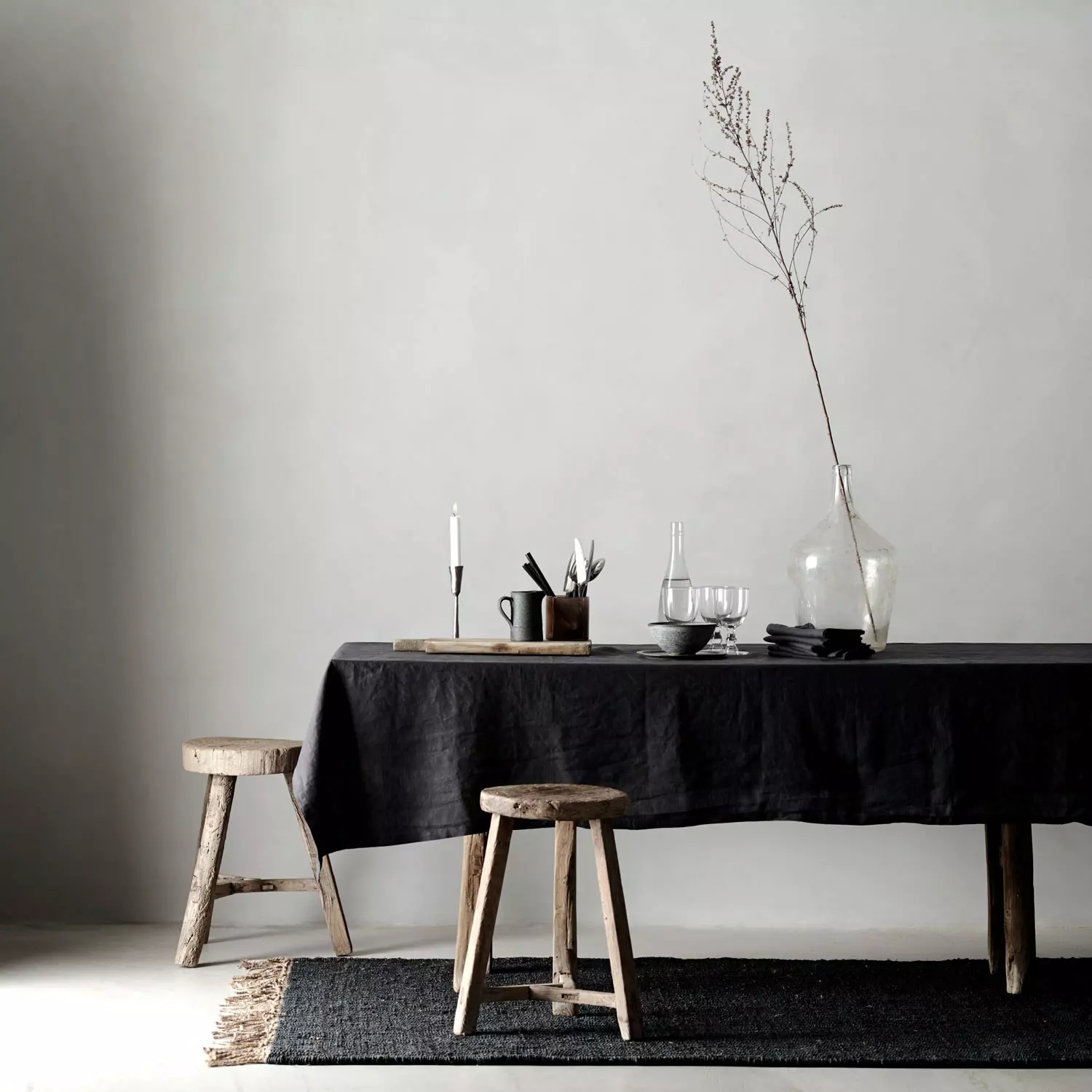 Tell Me More Leinen-Tischtuch 160x330, Carbon 2 Tell Me More Leinen-Tischtuch 160x330, Carbon – Bild 2